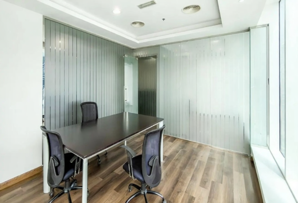 canal-view-office-for-rent-business-bay-dubai.webp
