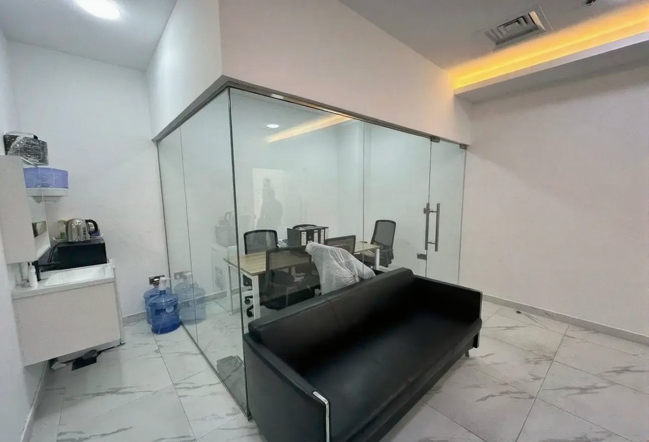 empty-shop-for-rent-dubai.webp