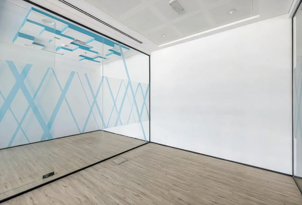 fitted-corporate-office-space-dubai-uae.webp