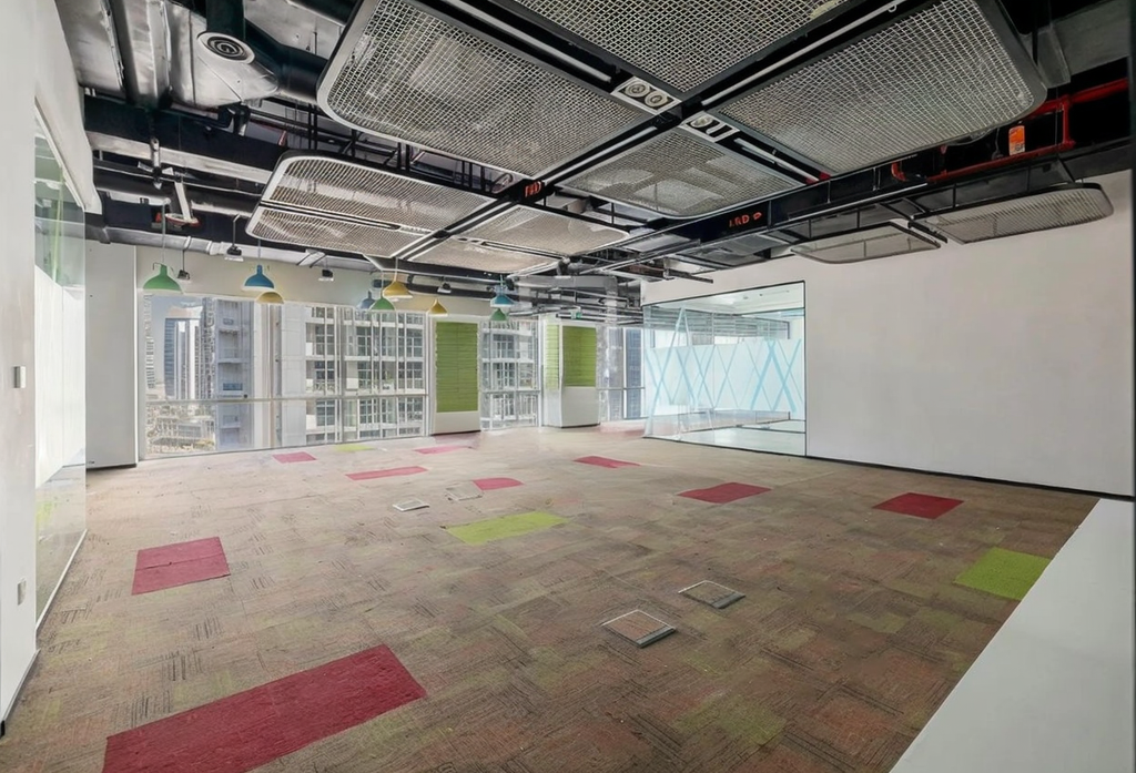 large-office-for-rent-business-bay-dubai.webp