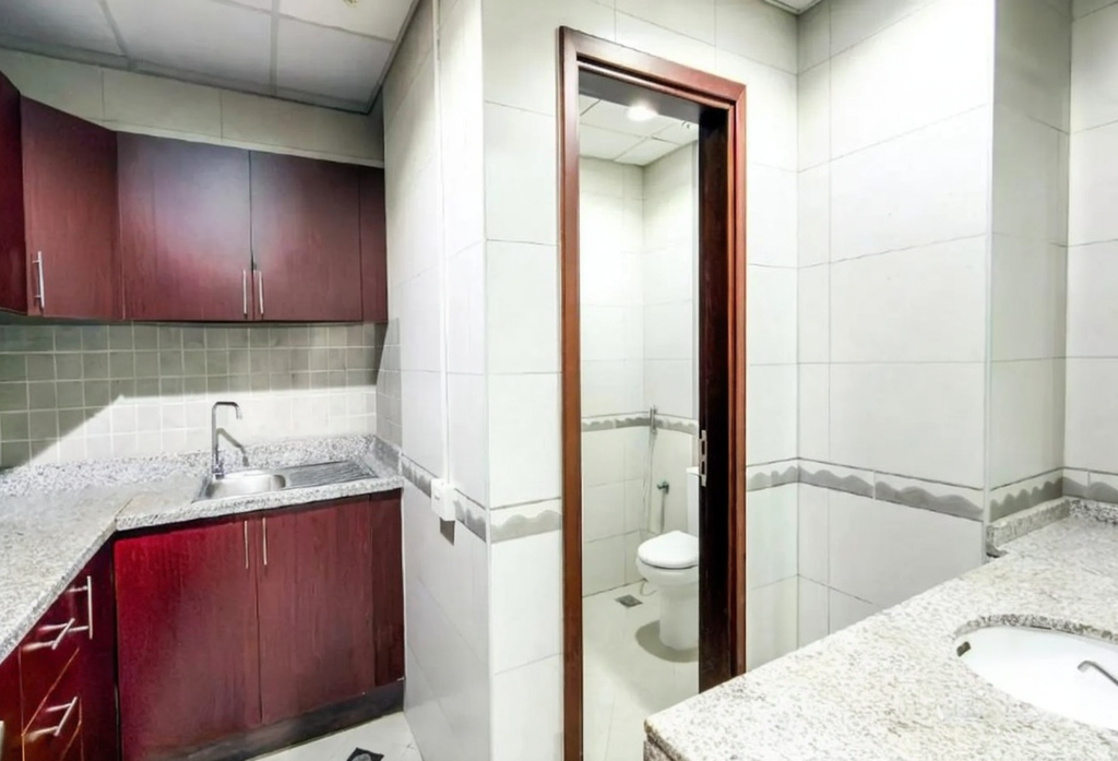 office-near-metro-business-bay-dubai.webp