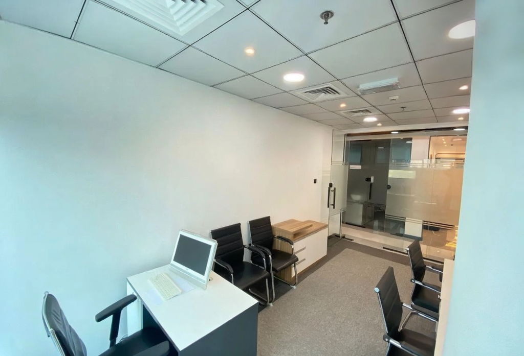 plug-and-play-office-business-bay.webp