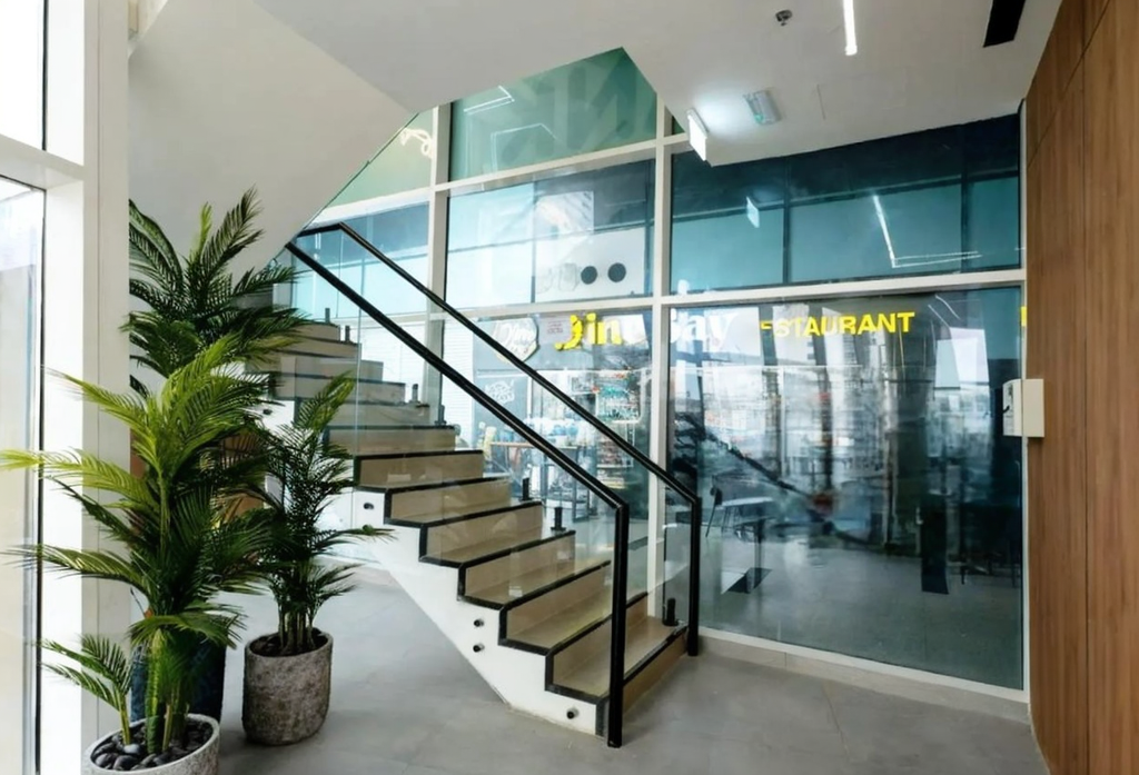 small-cafe-interior-dubai.webp