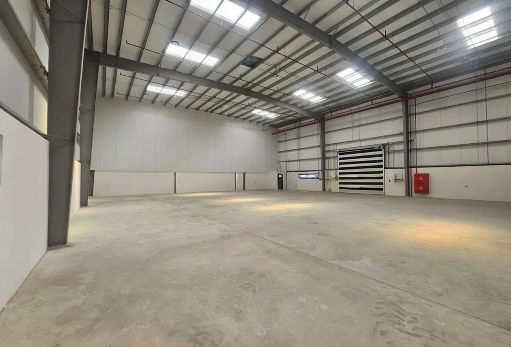 storage-warehouse-dip-uae.webp