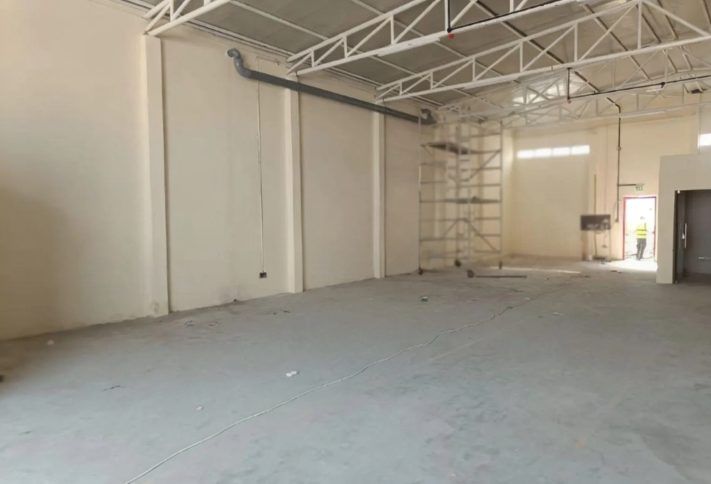 warehouse-al-quoz-1-dubai.webp