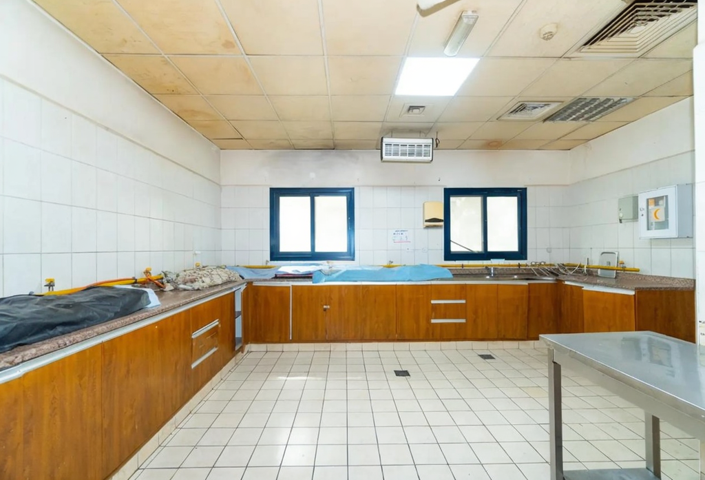 سكن-صناعي-جبل-علي.webp